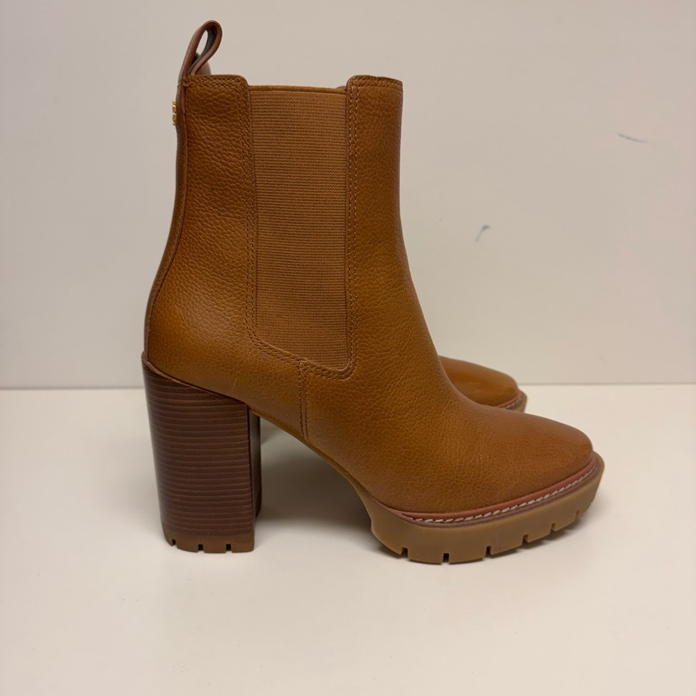 Tory Burch CARSON LUG SOLE ANKLE BOOT | Size 9.5 - Picture 4 of 15